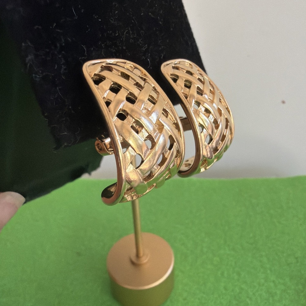 Large Vintage Fernando Originals  FO Inc Clip On Earrings 1.25" Gold Tone